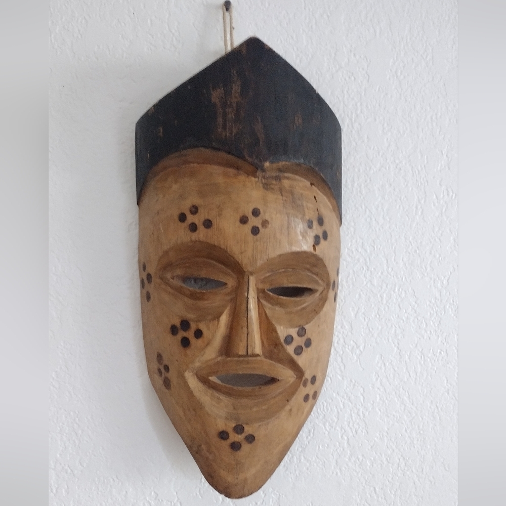 Large Wooden Tribal Mask with Black Accents - Picture 2 of 3
